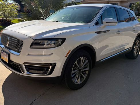 Used 2019 Lincoln Nautilus Select image 12