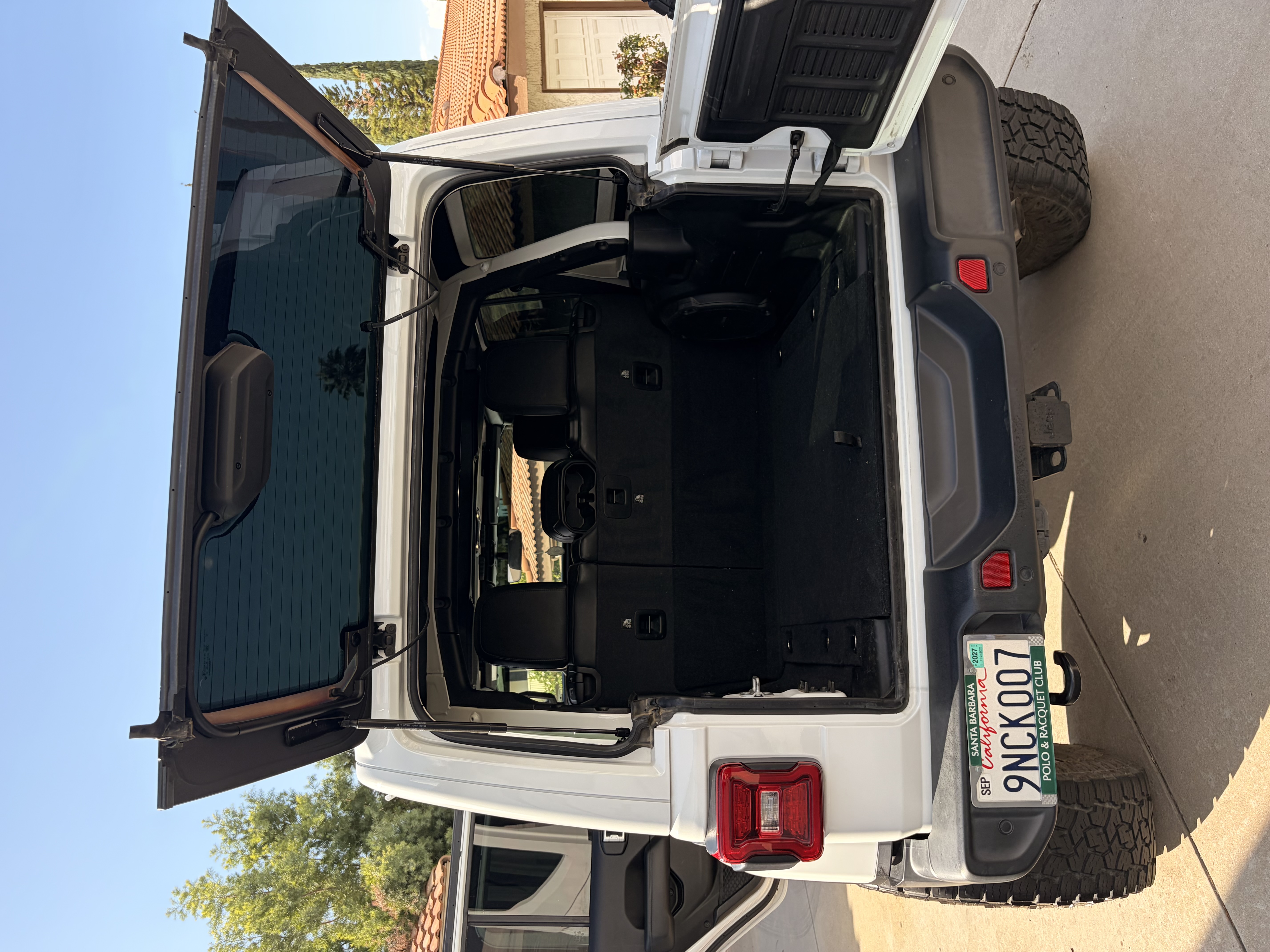Used 2021 Jeep Wrangler Unlimited Sahara AWD/4WD image 12