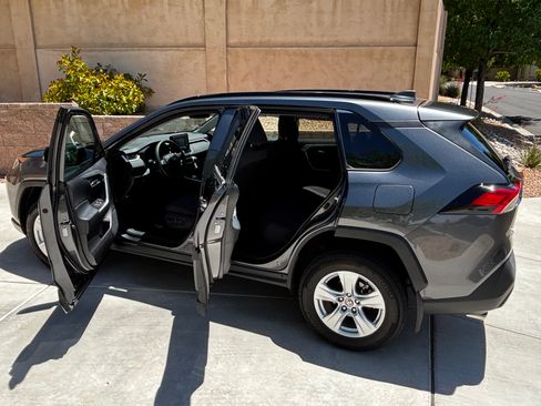 Used 2021 Toyota RAV4 XLE AWD/4WD image 26