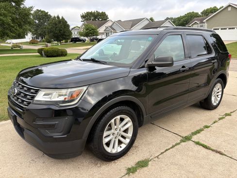 Used 2017 Ford Explorer FWD image 1