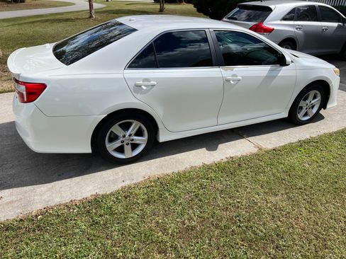 Used 2014 Toyota Camry SE image 8