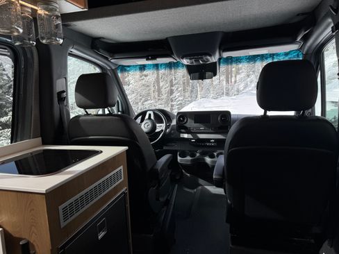 Used 2020 Mercedes-Benz Sprinter 2500 image 4