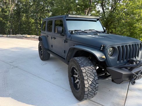 Used 2019 Jeep Wrangler Unlimited Sport AWD/4WD image 2