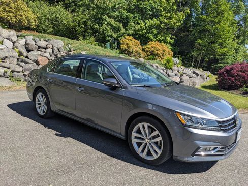 Used 2018 Volkswagen Passat 2.0T SE FWD image 4