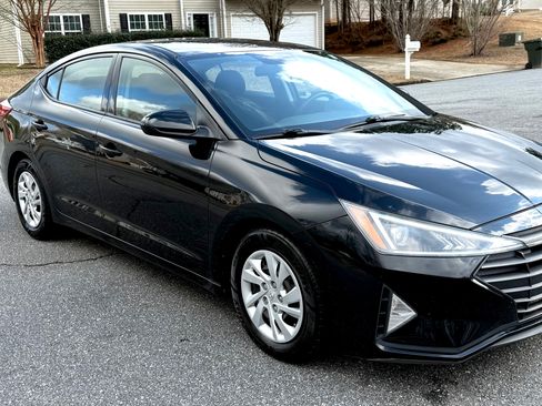 Used 2019 Hyundai Elantra SEL image 10