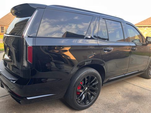 Used 2023 Cadillac Escalade Sport w/ LPO, ONYX Package image 8