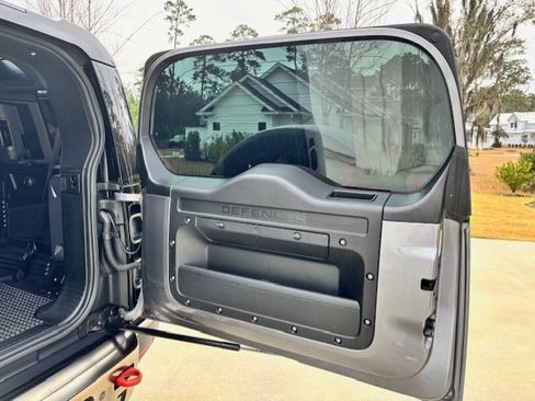 Used 2020 Land Rover Defender 110 X image 18