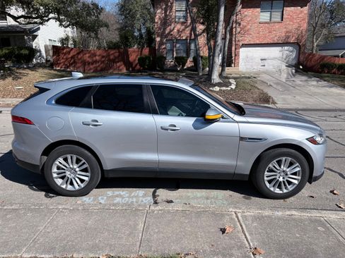 Used 2017 Jaguar F-PACE Prestige image 5