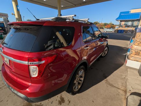 Used 2013 Ford Explorer XLT image 4