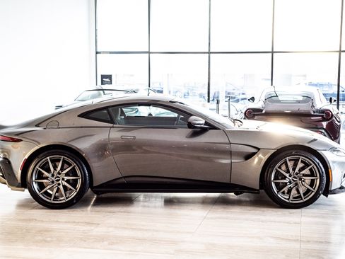 Used 2019 Aston Martin V8 Vantage Coupe image 2