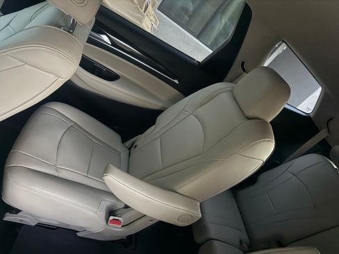 Used 2021 Buick Enclave Essence w/ Sport Touring Edition FWD image 20
