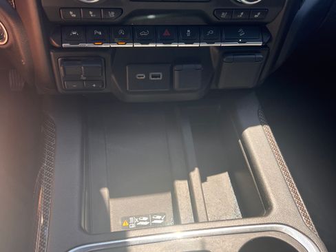 Used 2020 GMC Sierra 1500 AT4 w/ AT4 Premium Package AWD/4WD image 13