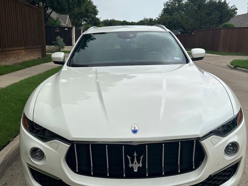 Used 2019 Maserati Levante GranLusso image 2