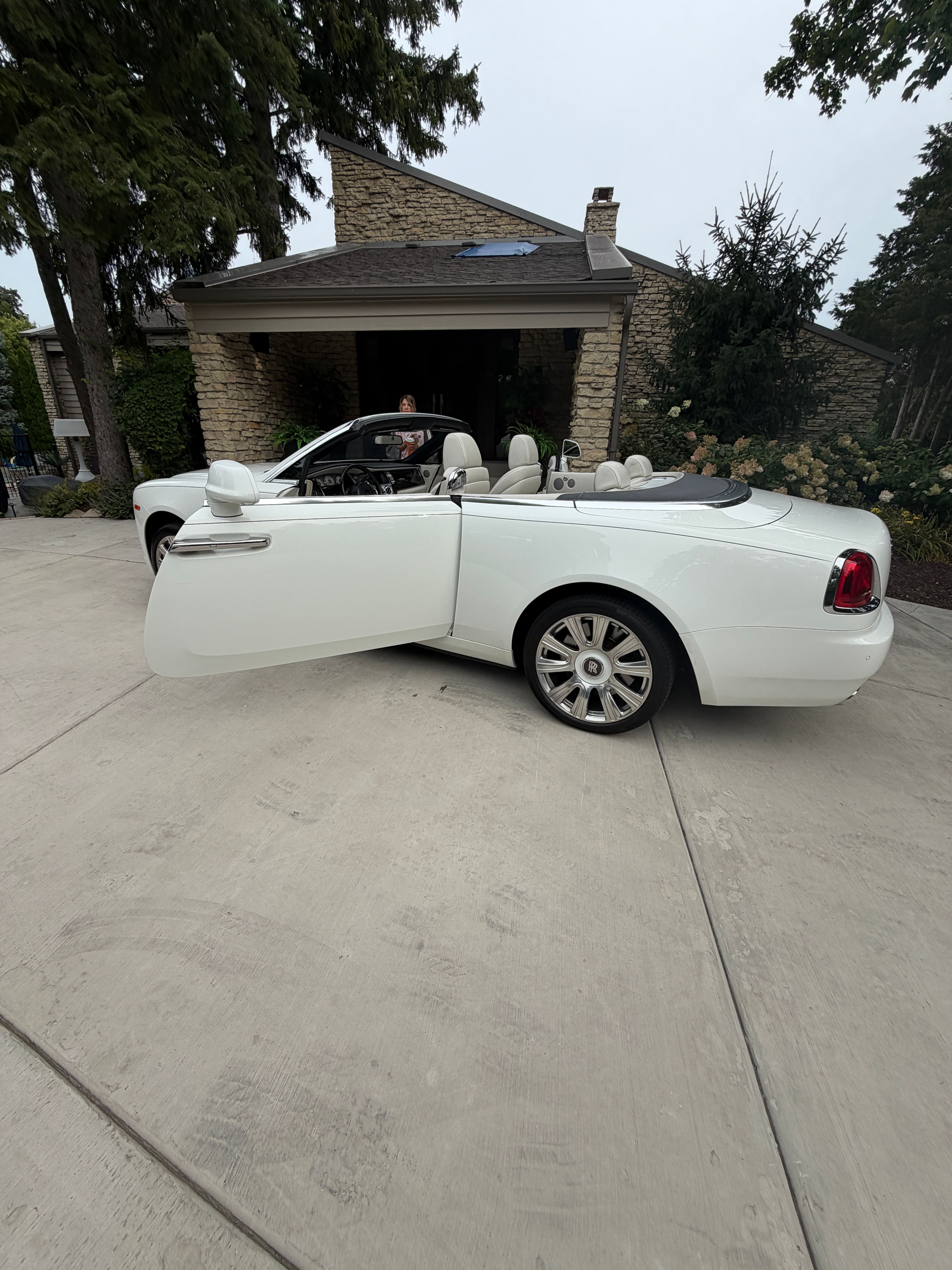 Used 2017 Rolls-Royce Dawn RWD image 2