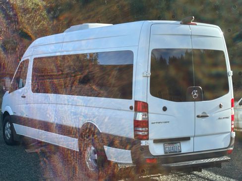 Used 2015 Mercedes-Benz Sprinter 2500 image 8