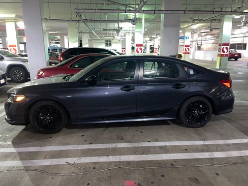 Used 2023 Honda Civic Sport image 4