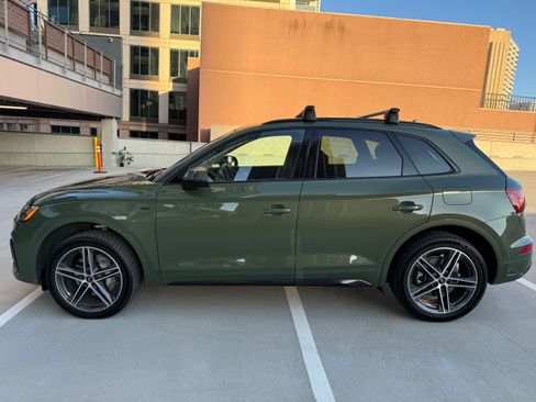 Used 2022 Audi Q5 e Premium w/ Convenience Package image 4