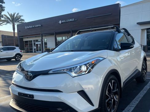 Used 2019 Toyota C-HR XLE FWD image 1