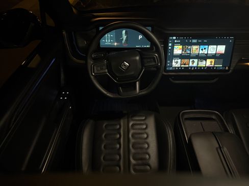 Used 2025 Rivian R1S Adventure image 16