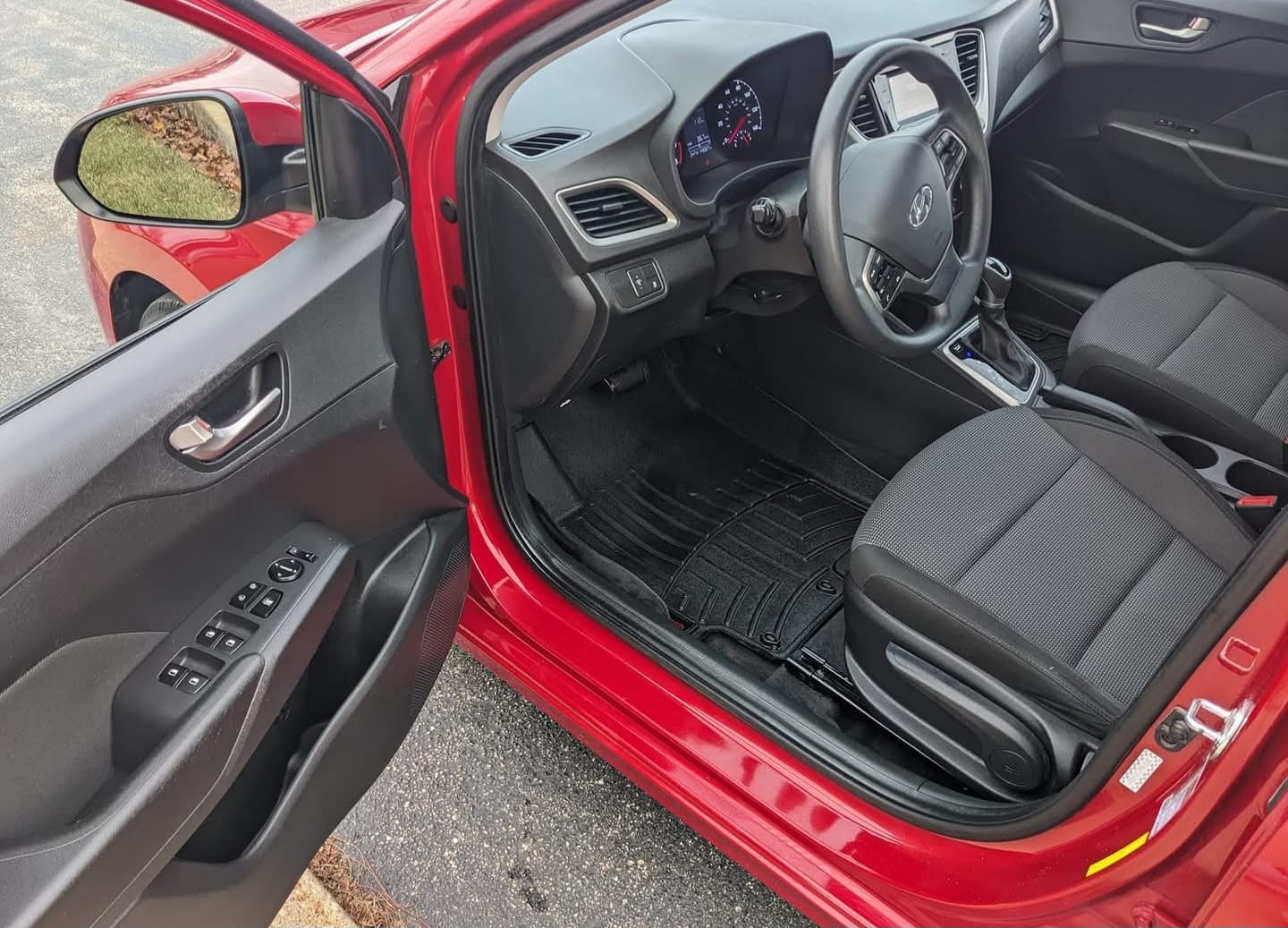 Used 2020 Hyundai Accent SE FWD image 12