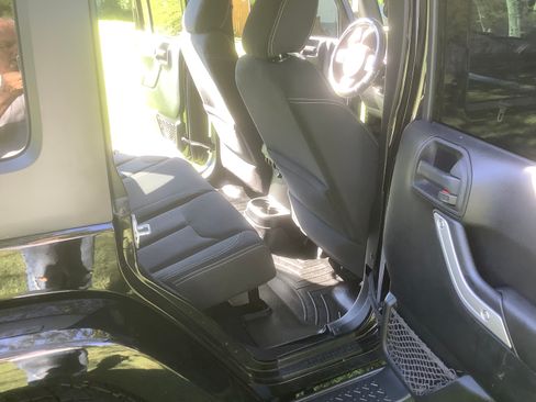 Used 2015 Jeep Wrangler Unlimited Sahara w/ Trailer Tow Group image 19