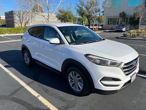 Used 2016 Hyundai Tucson SE image 1