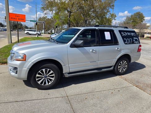 Used 2017 Ford Expedition XLT image 4
