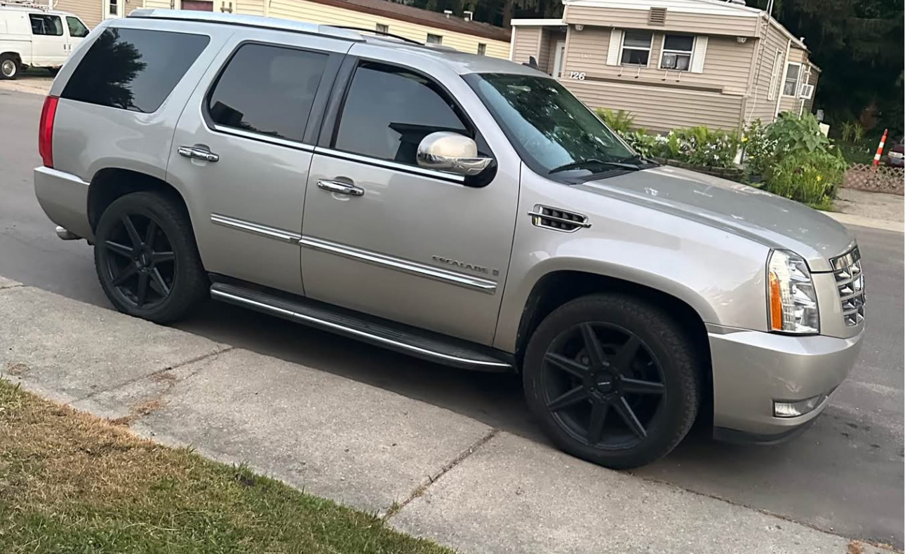 Used 2009 Cadillac Escalade AWD image 1