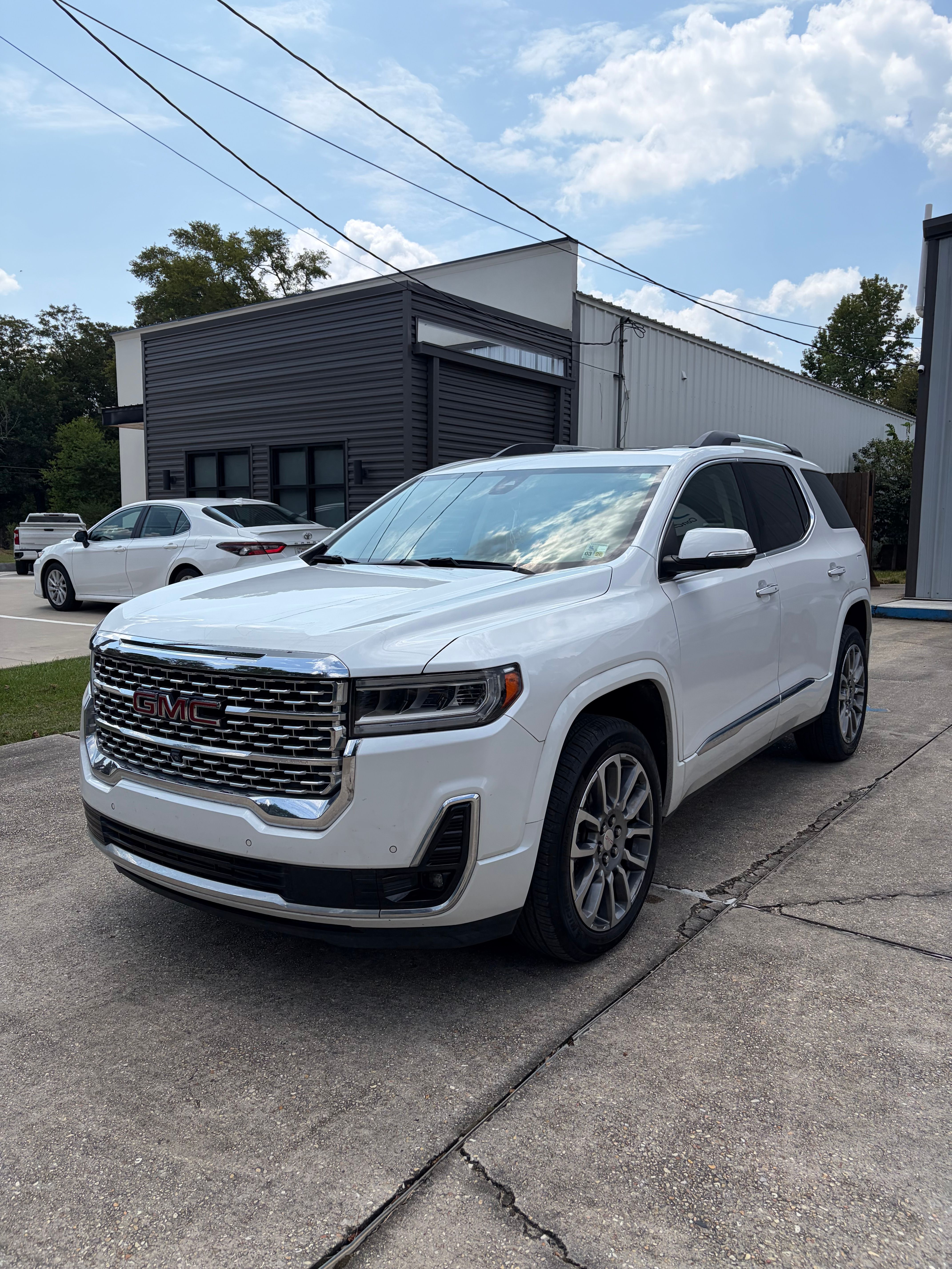 Used 2022 GMC Acadia Denali w/ Denali Ultimate Package FWD image 1