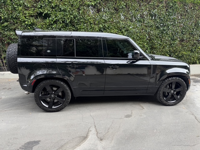 Used 2023 Land Rover Defender 110 V8 AWD/4WD image 8