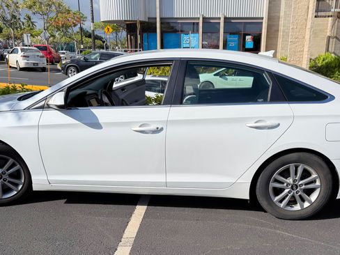 Used 2017 Hyundai Sonata SE FWD image 1