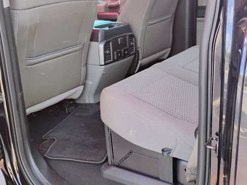 Used 2019 Ford F250 XLT w/ XLT Premium Package image 11