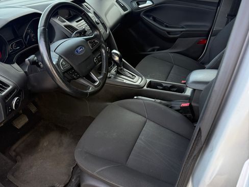 Used 2016 Ford Focus SE w/ SE Sport Package image 9