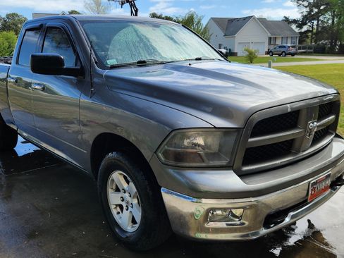 Used 2009 Dodge Ram 1500 Truck SLT image 2