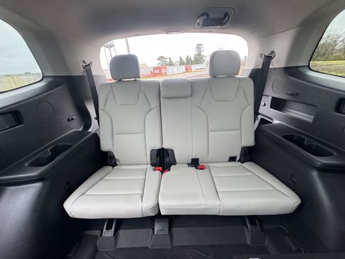 Used 2024 Kia Telluride EX w/ EX Captain's Chair Package image 13