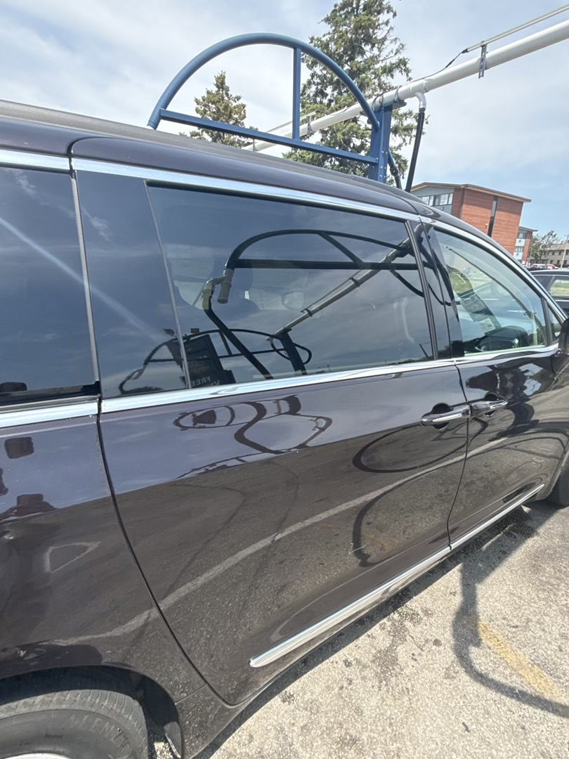 Used 2017 Chrysler Pacifica Touring-L FWD image 8