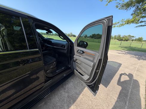 Used 2026 Chevrolet Tahoe High Country AWD/4WD image 32