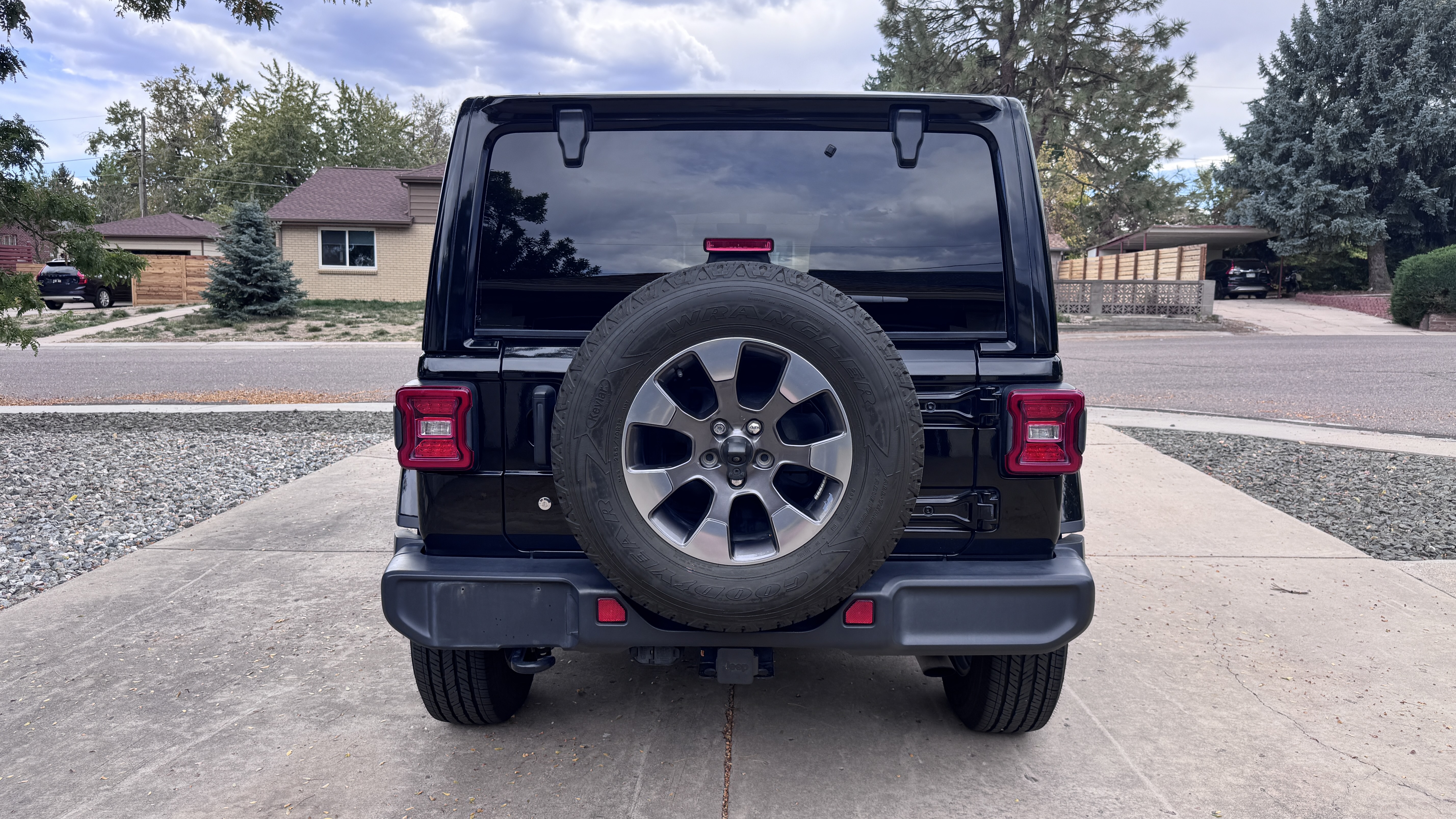 Used 2018 Jeep Wrangler Unlimited Sahara AWD/4WD image 4