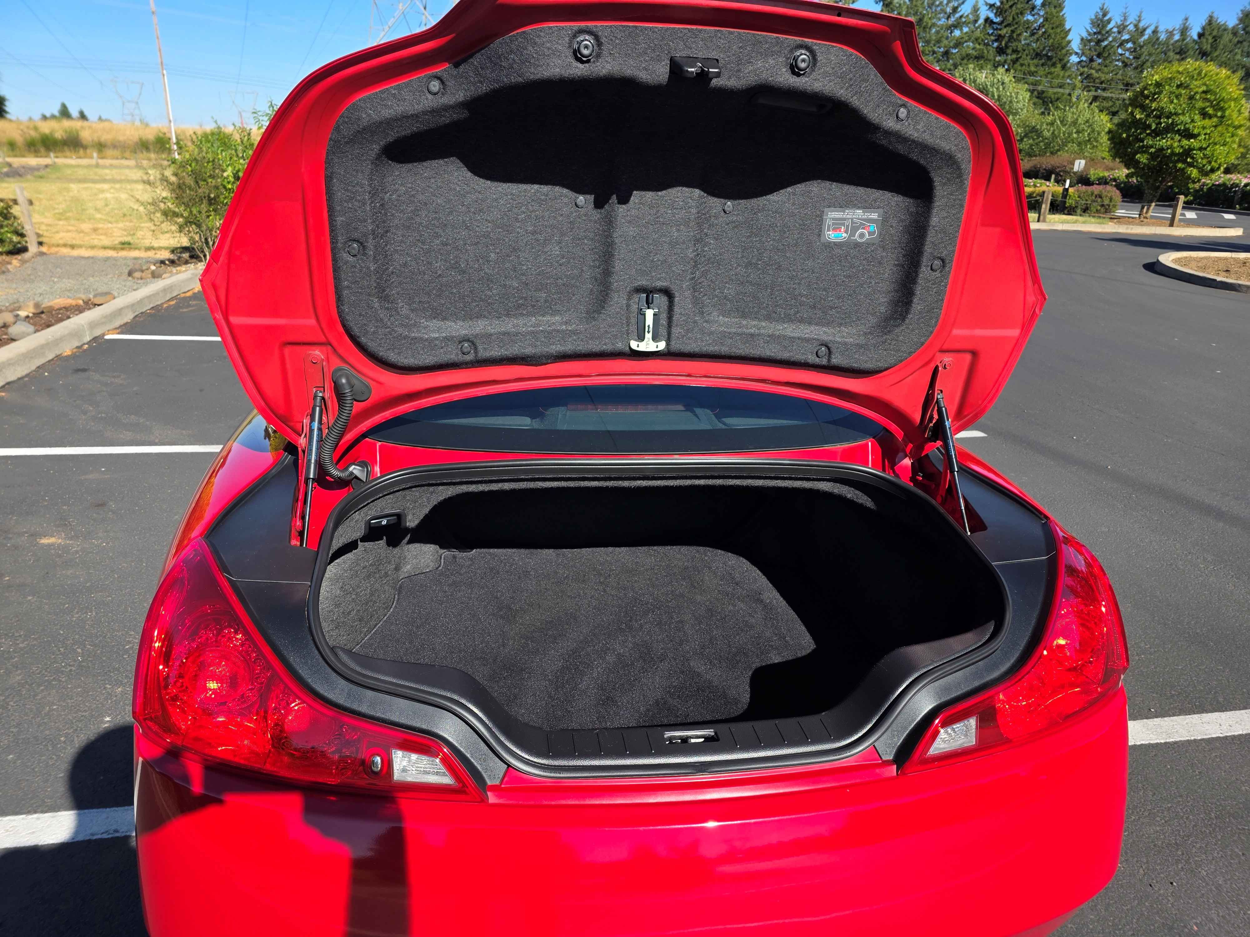 Used 2010 INFINITI G37 Journey RWD image 8