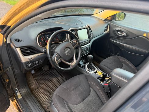 Used 2016 Jeep Cherokee 75th Anniversary FWD image 5