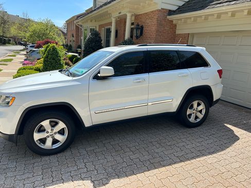 Used 2013 Jeep Grand Cherokee Laredo image 2