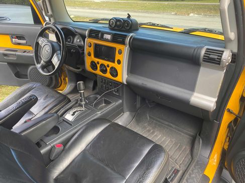 Used 2007 Toyota FJ Cruiser 2WD image 12