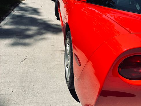 Used 2004 Chevrolet Corvette Coupe RWD image 5