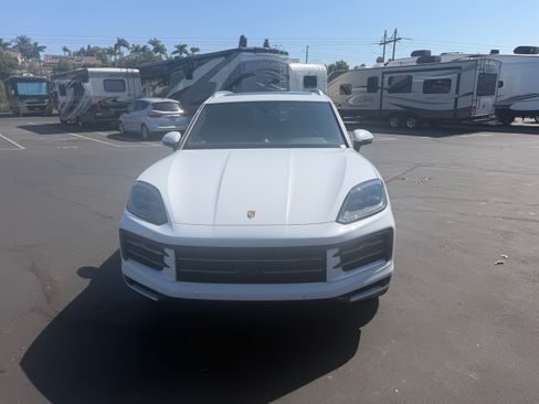 Used 2025 Porsche Cayenne E-Hybrid AWD/4WD image 5