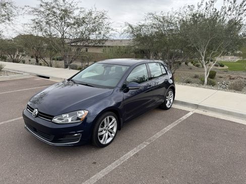 Used 2017 Volkswagen Golf Wolfsburg Edition image 11