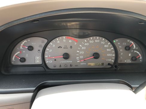 Used 2001 Toyota Sequoia Limited AWD/4WD image 10