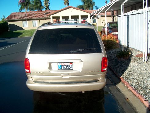 Used 1999 Chrysler Town & Country LX image 5