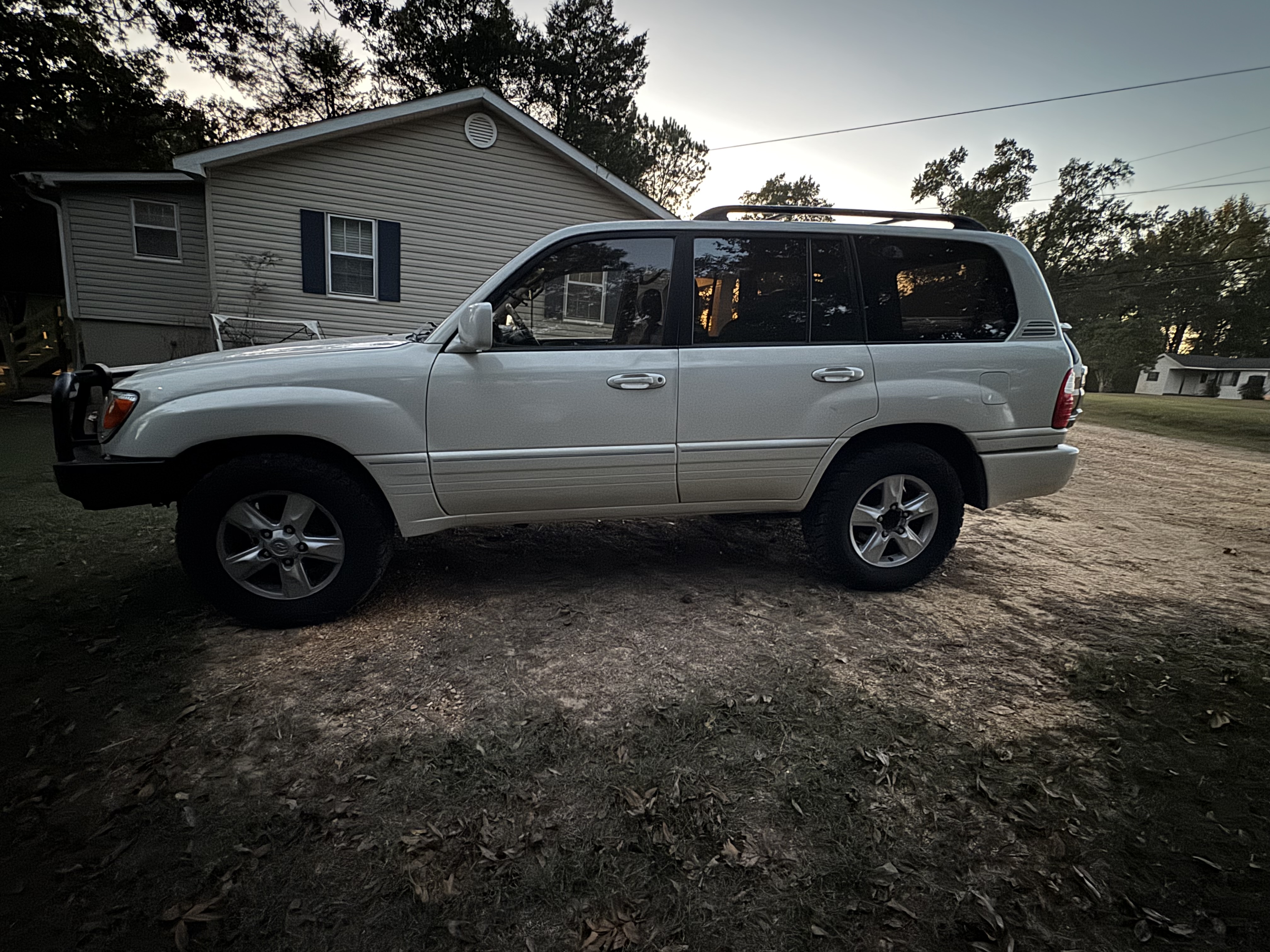 Used 2001 Lexus LX 470 4WD image 1