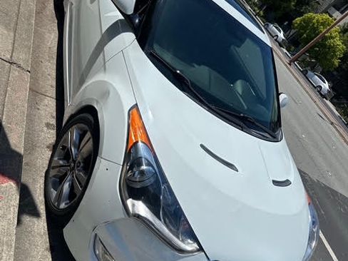 Used 2013 Hyundai Veloster w/ Tech Pkg image 1