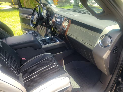Used 2011 Ford F250 Lariat w/ Lariat Interior Pkg image 14
